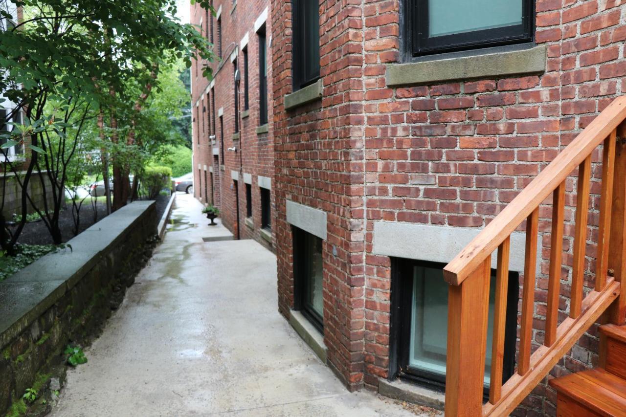 A Stylish Stay W/ A Queen Bed, Heated Floors.. #37 Brookline Exterior photo